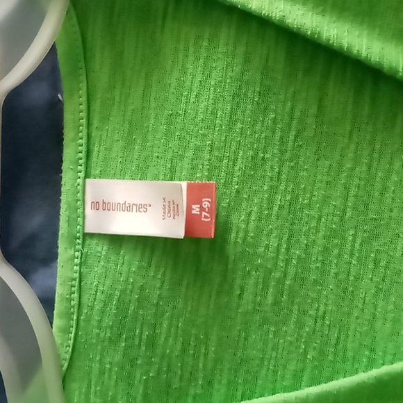 Green shirt - Picture 2 of 2